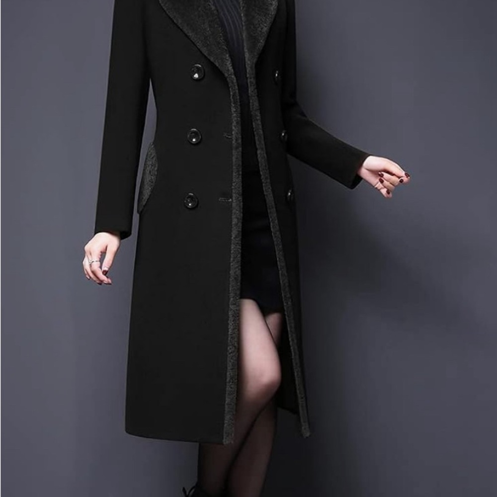 Womens Sz M Black wool coat with faux fur collar and fur pockets